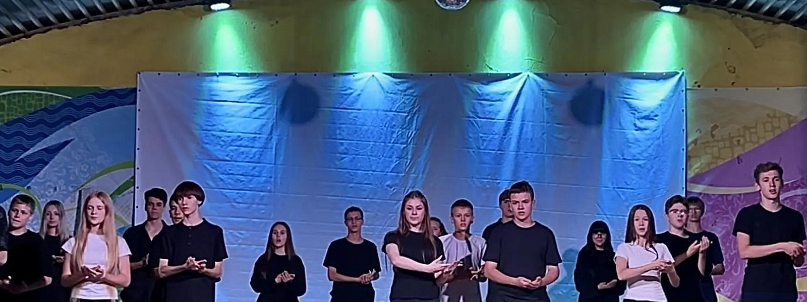 В детском лагере «Дружба» прошел фестиваль «Жестовых песен»