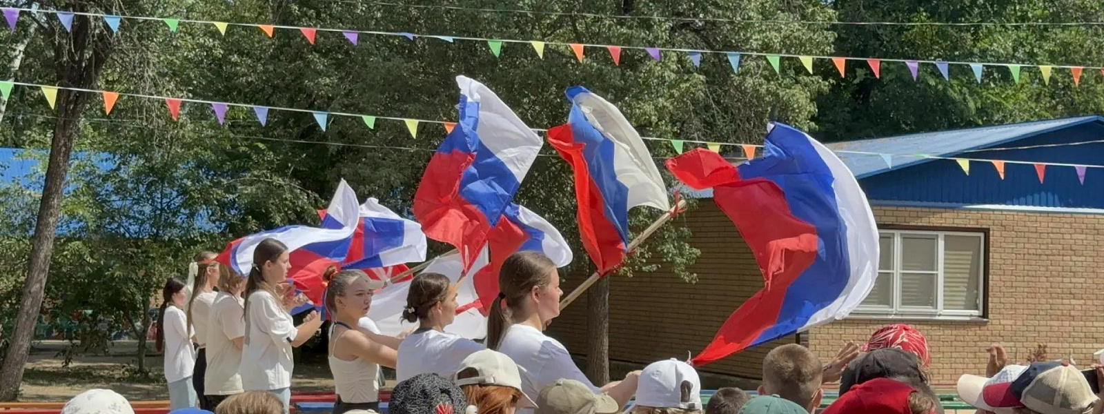 В детских лагерях Волгоградской области отпраздновали День России
